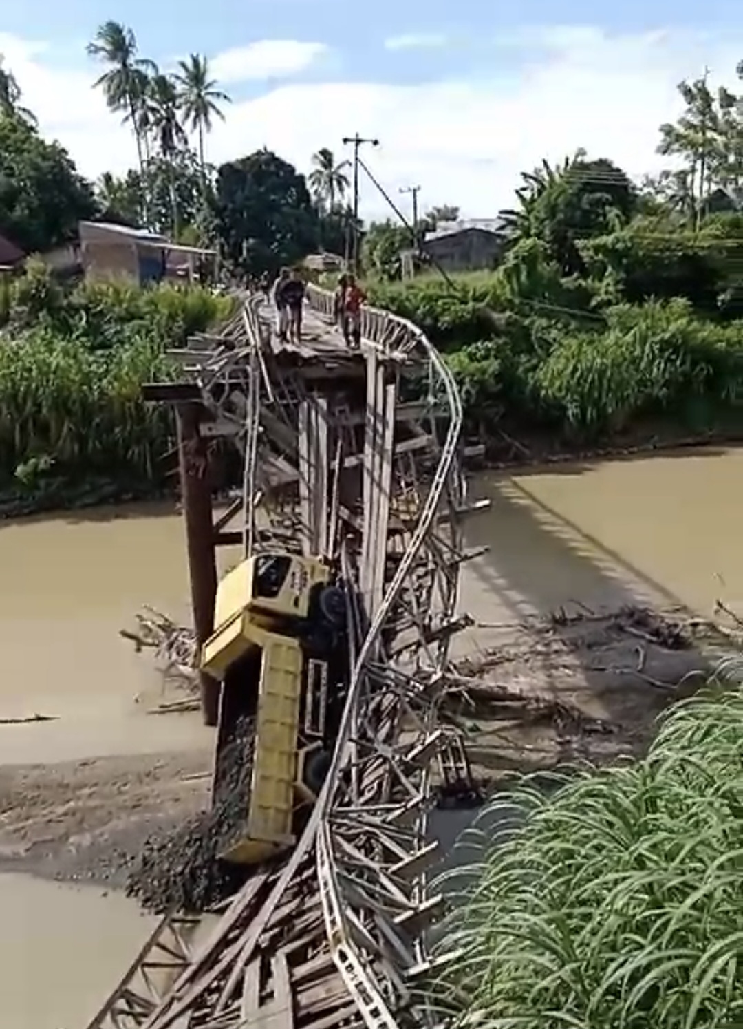 Bupati Terpilih Syaharuddin Alrif Akan Perbaiki Jembatan Bulu Cenrana yang Roboh