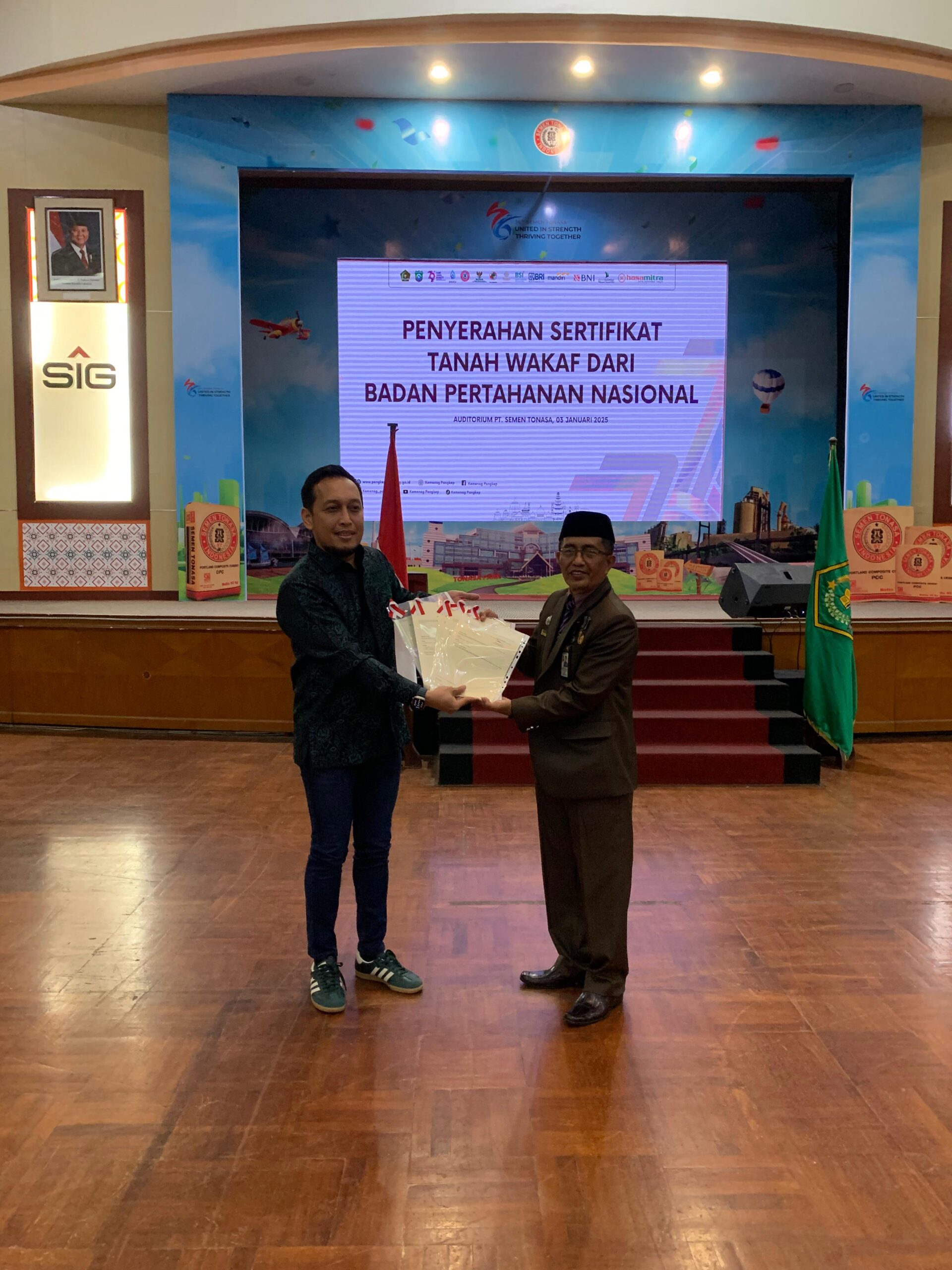 HAB ke-79, Kementerian ATR/BPN Pangkep Serahkan Sertipikat Wakaf