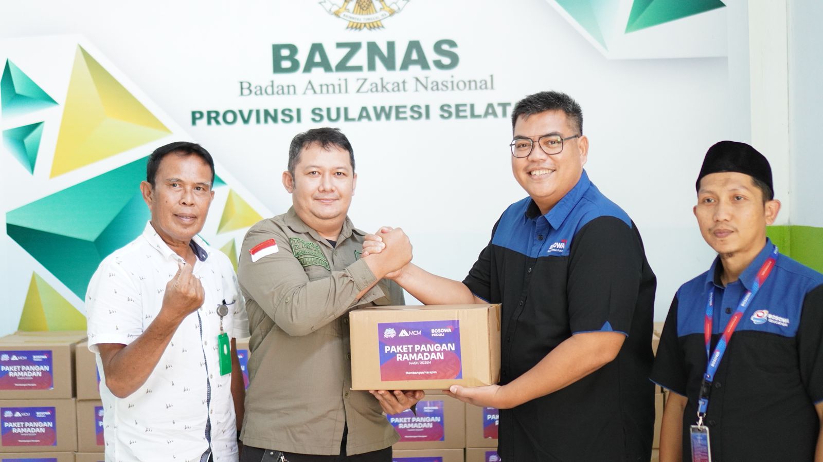 Bosowa Peduli Serahkan Ratusan Paket Pangan ke Baznas Sulsel