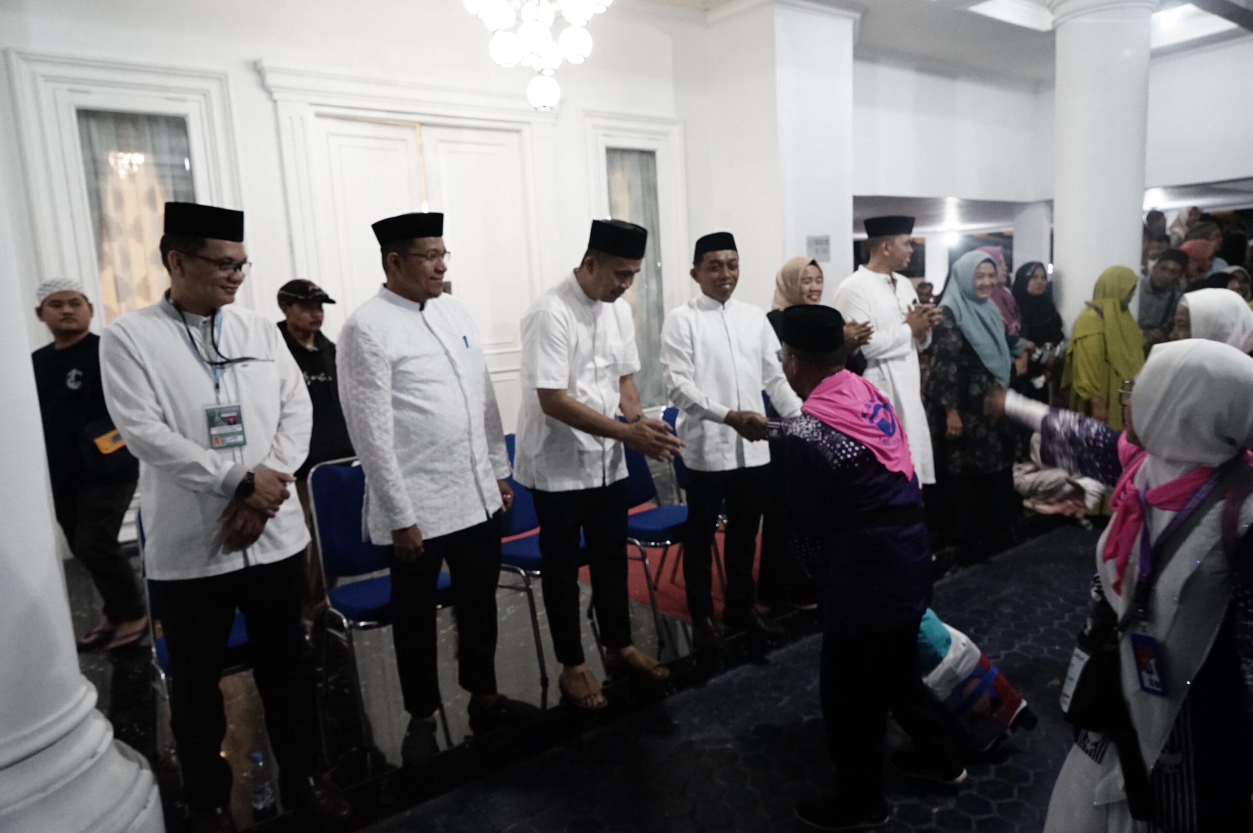 Syaharuddin Alrif Lepas 263 Calon Jemaah Haji, Instruksikan Tim Medis Jaga Lansia