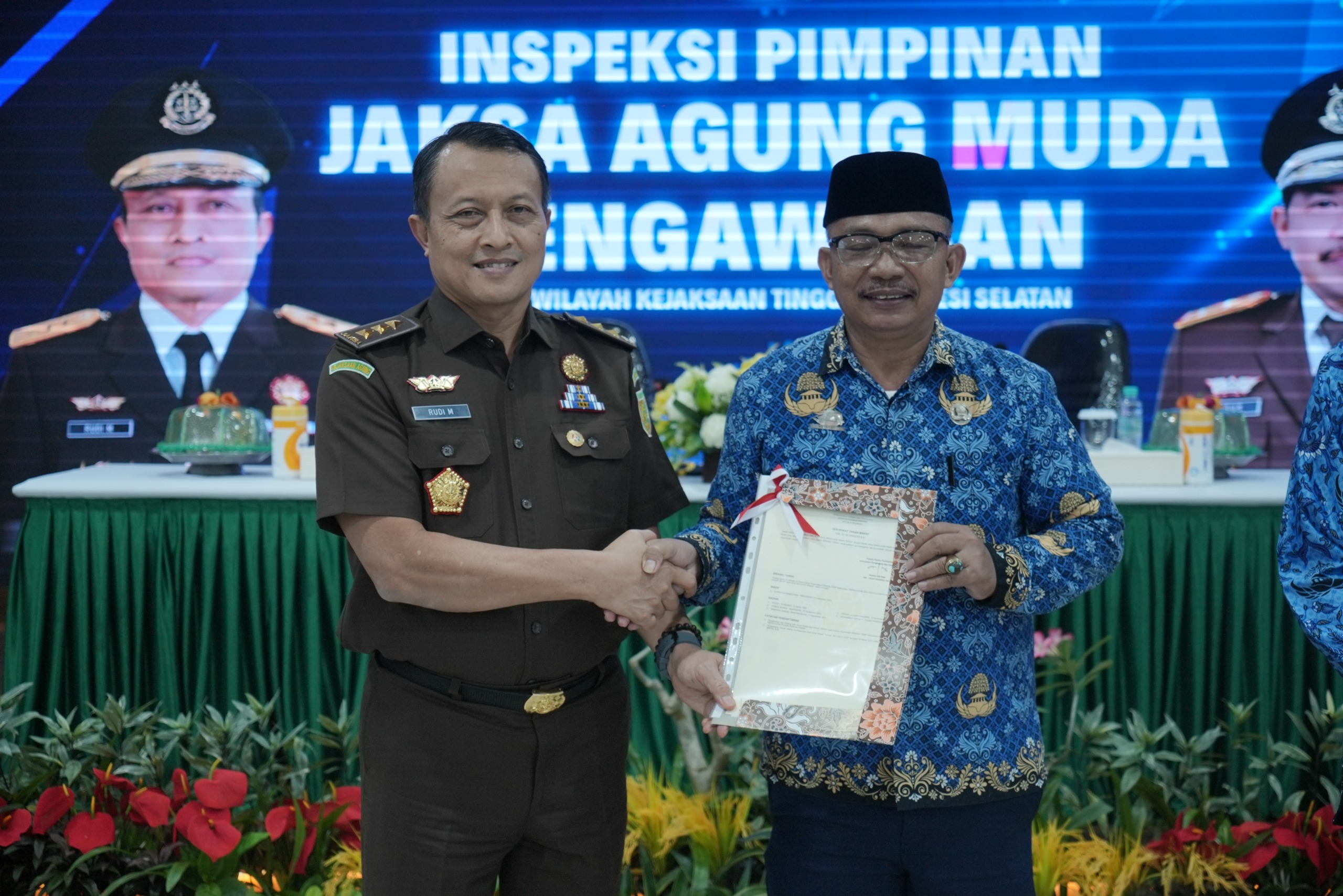 Jamwas Kejagung Serahkan Sertipikat Tanah Wakaf Masjid kepada Kemenag Pangkep