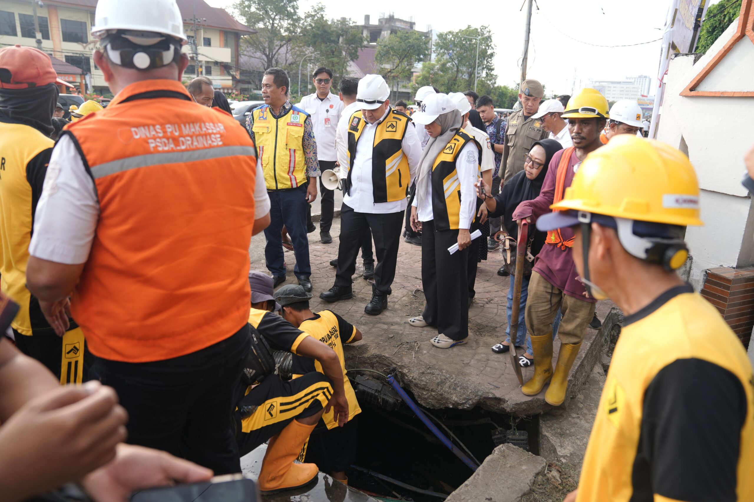 Wali Kota Munafri Pimpin Pasukan Drainase Lakukan Pembersihan Hadapi Musim Hujan