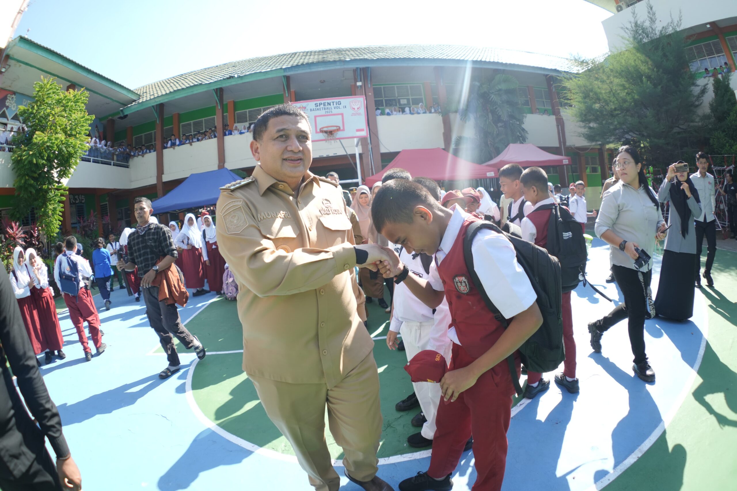 Orang Tua Siswa Apresiasi Program Seragam Gratis Appi-Aliyah