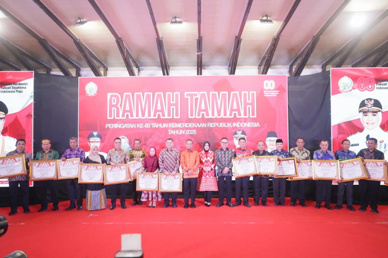 Hadiah Hari Kemerdekaan, Pemkot Makassar Sabet Penghargaan Tingkat Kemiskinan Terendahd7
