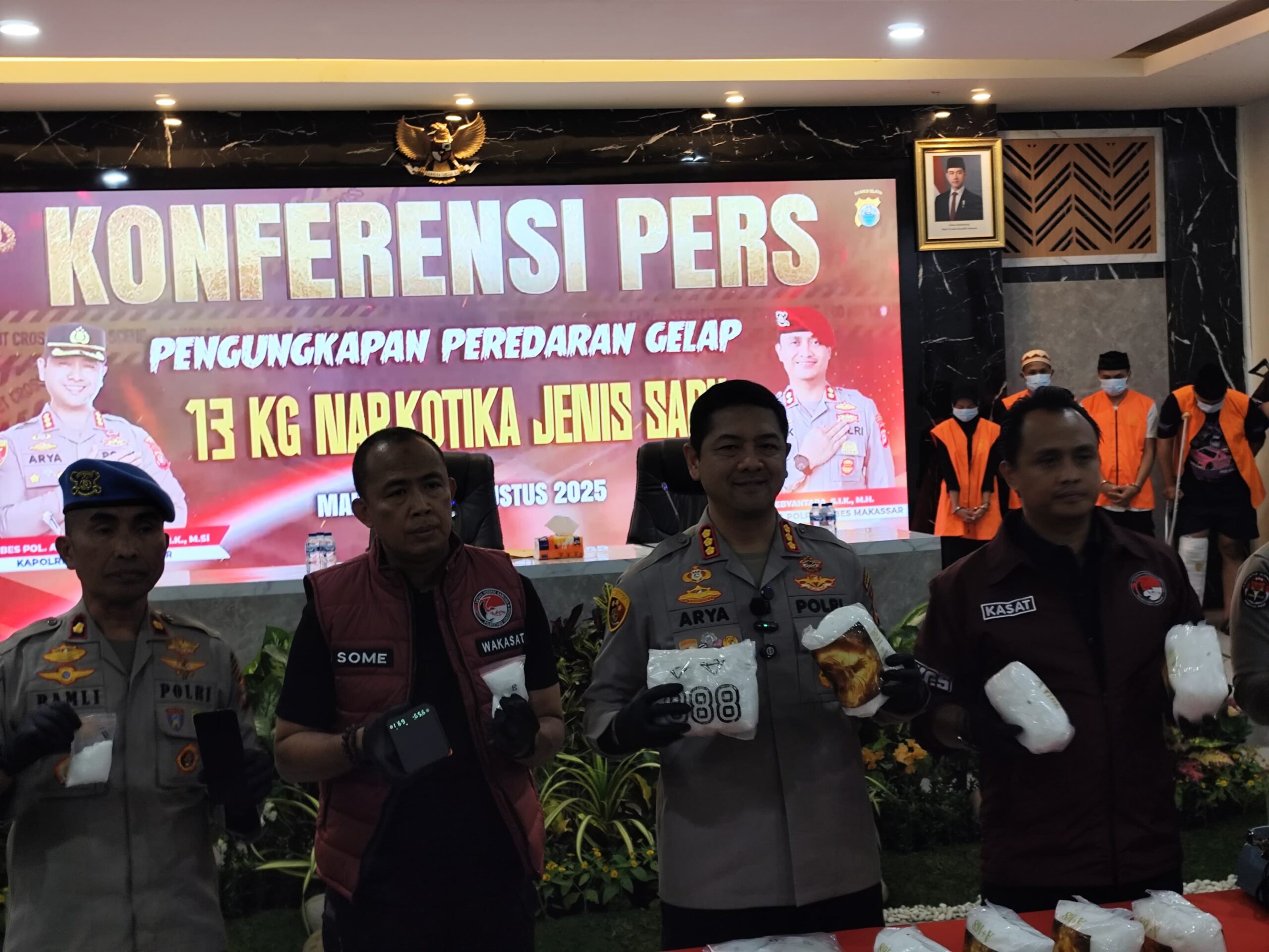Polrestabes Makassar Ringkus Delapan Kurir Sabu, Dua Diantaranya di Door