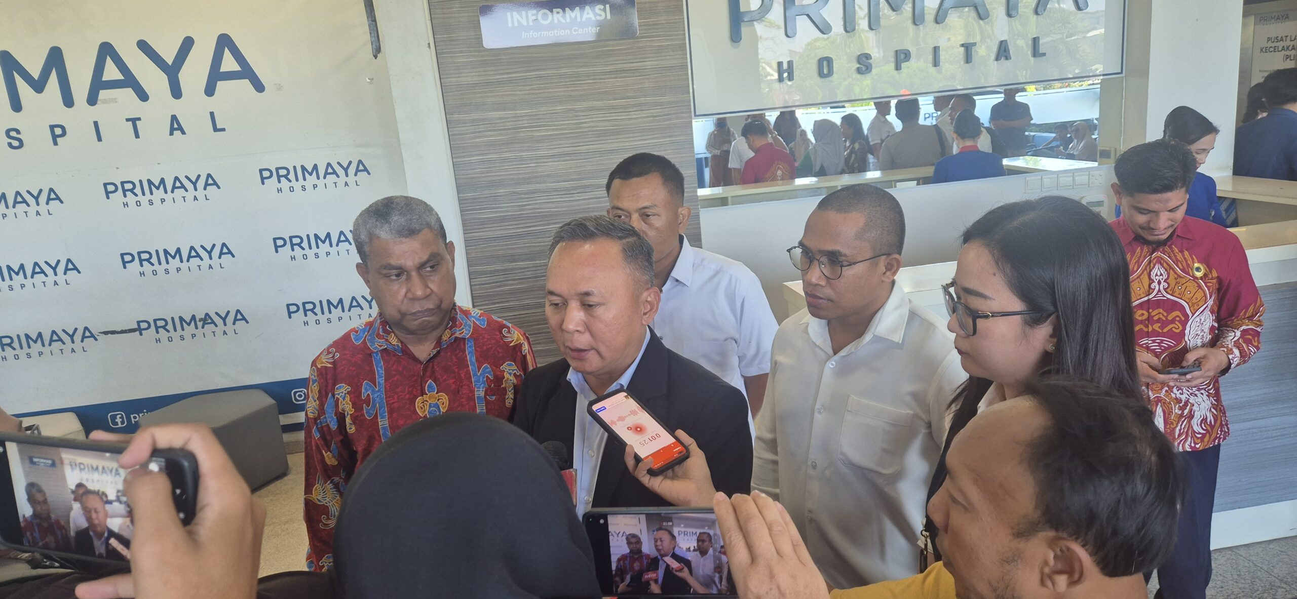 Wamen HAM Mugiyanto Kunjungi Korban Demo Makassar di RS Primaya