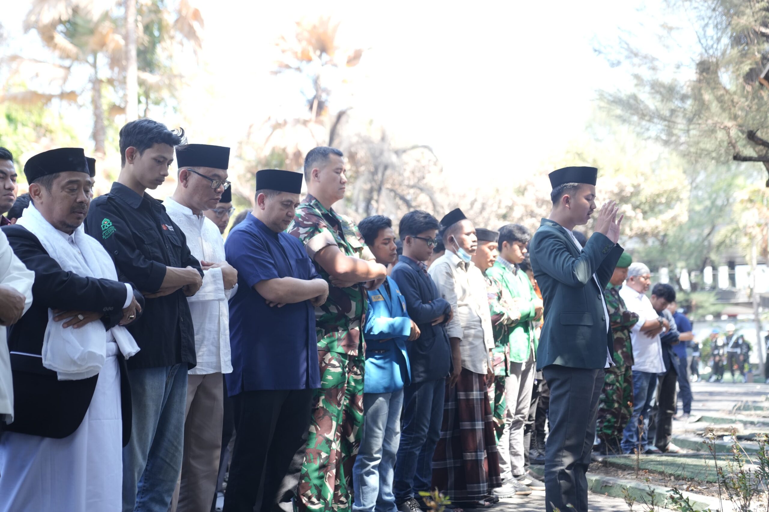 Wali Kota Munafri, dan Mahasiswa Gelar Sholat Ghaib Korban Kebakaran