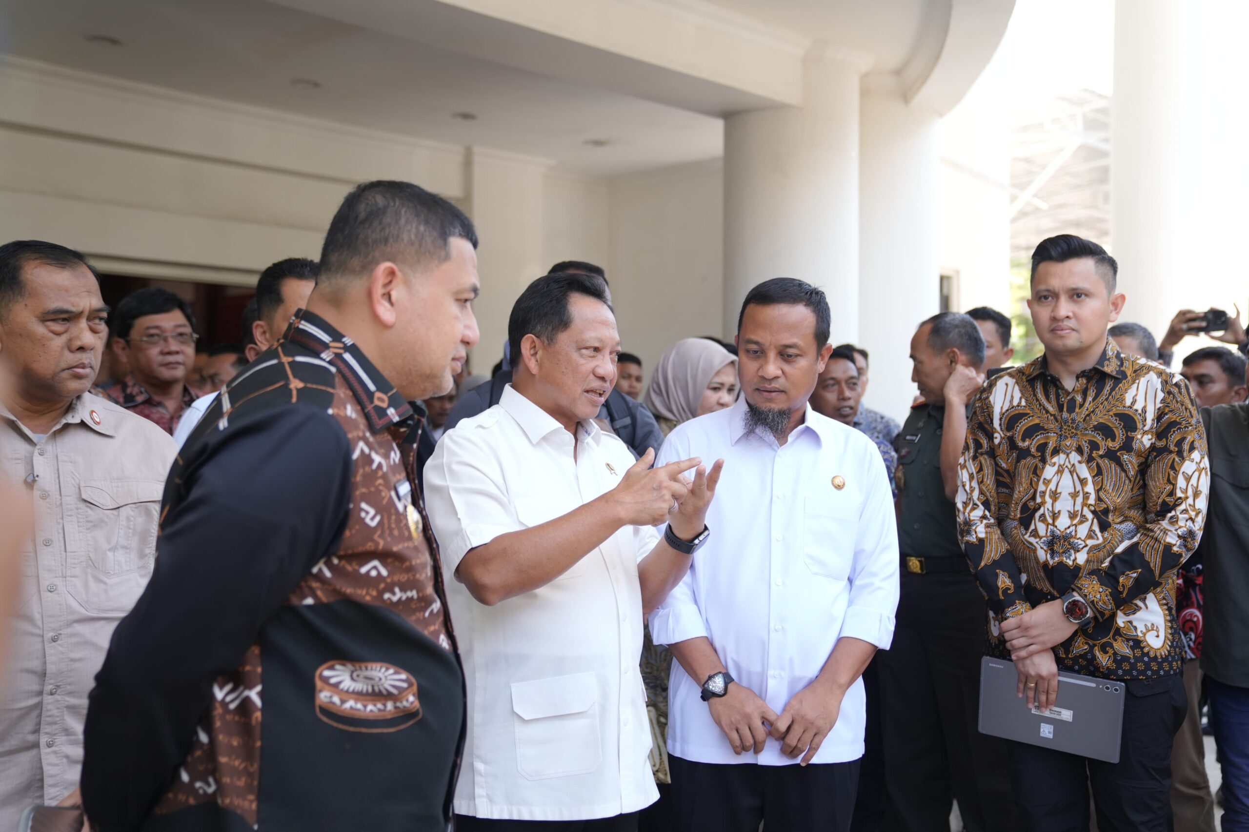 Munafri Arifuddin Ikuti Pengarahan Mendagri Bersama Gubernur dan Kepala Daerah se-Sulsel