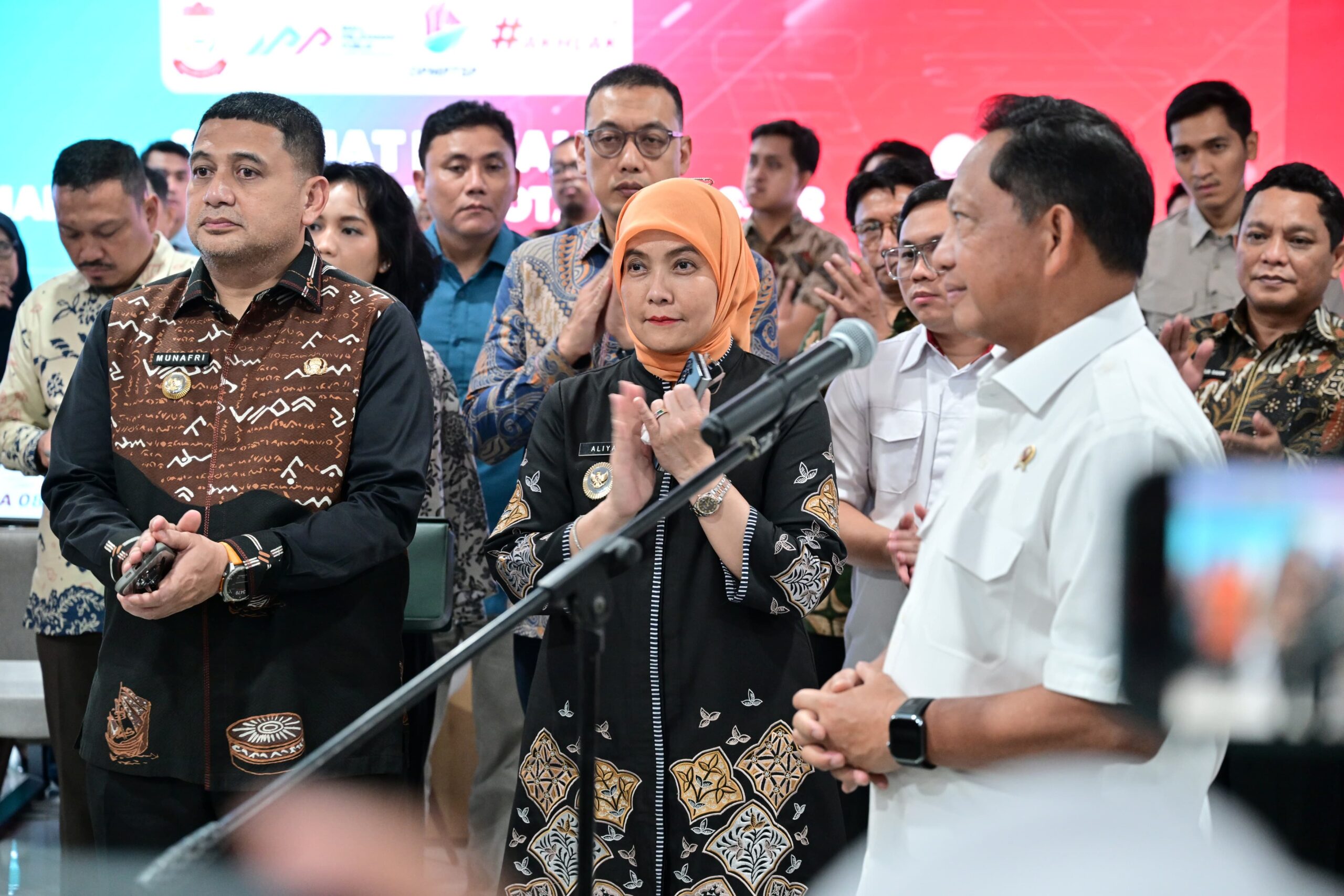 Menteri PKP Nilai Gebrakan Munafri–Aliyah Bantu Masyarakat Kecil, Mendagri Ikut Apresiasi
