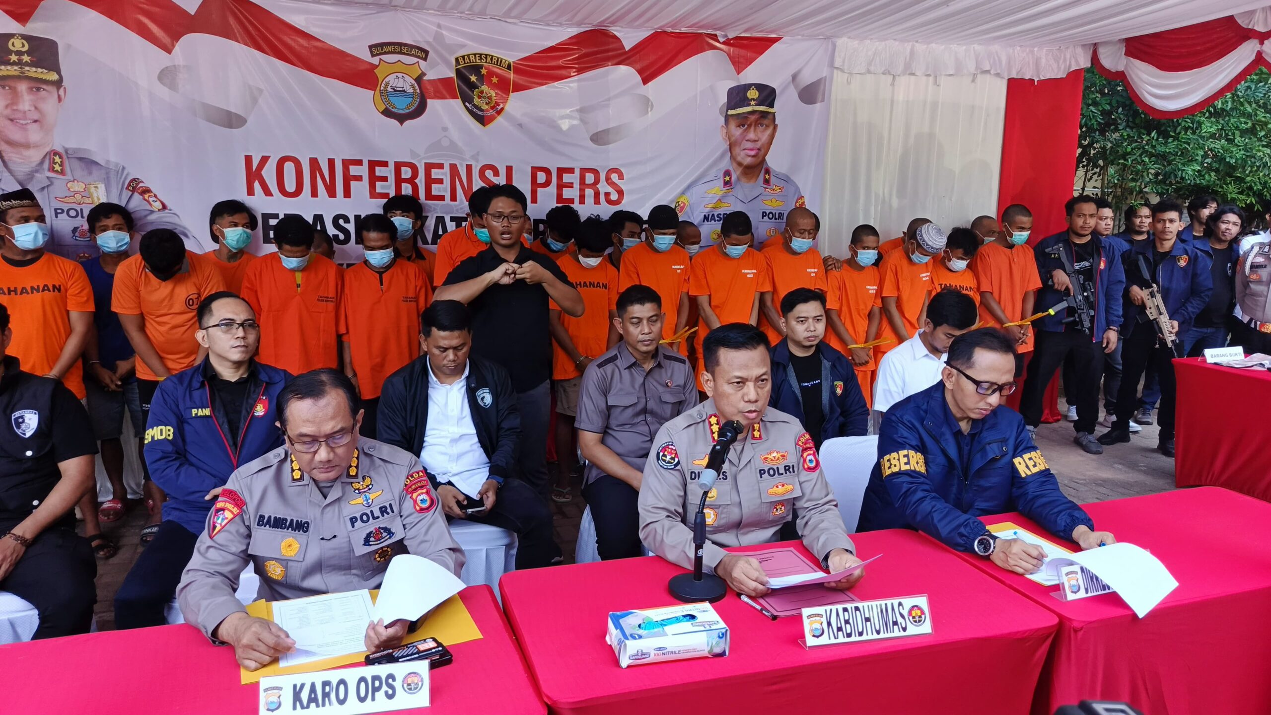 Polda Sulsel Ringkus Dua Tersangka Hipnotis dengan Modus Mampu Sembuhkan Penyakit dengan Batu Delima