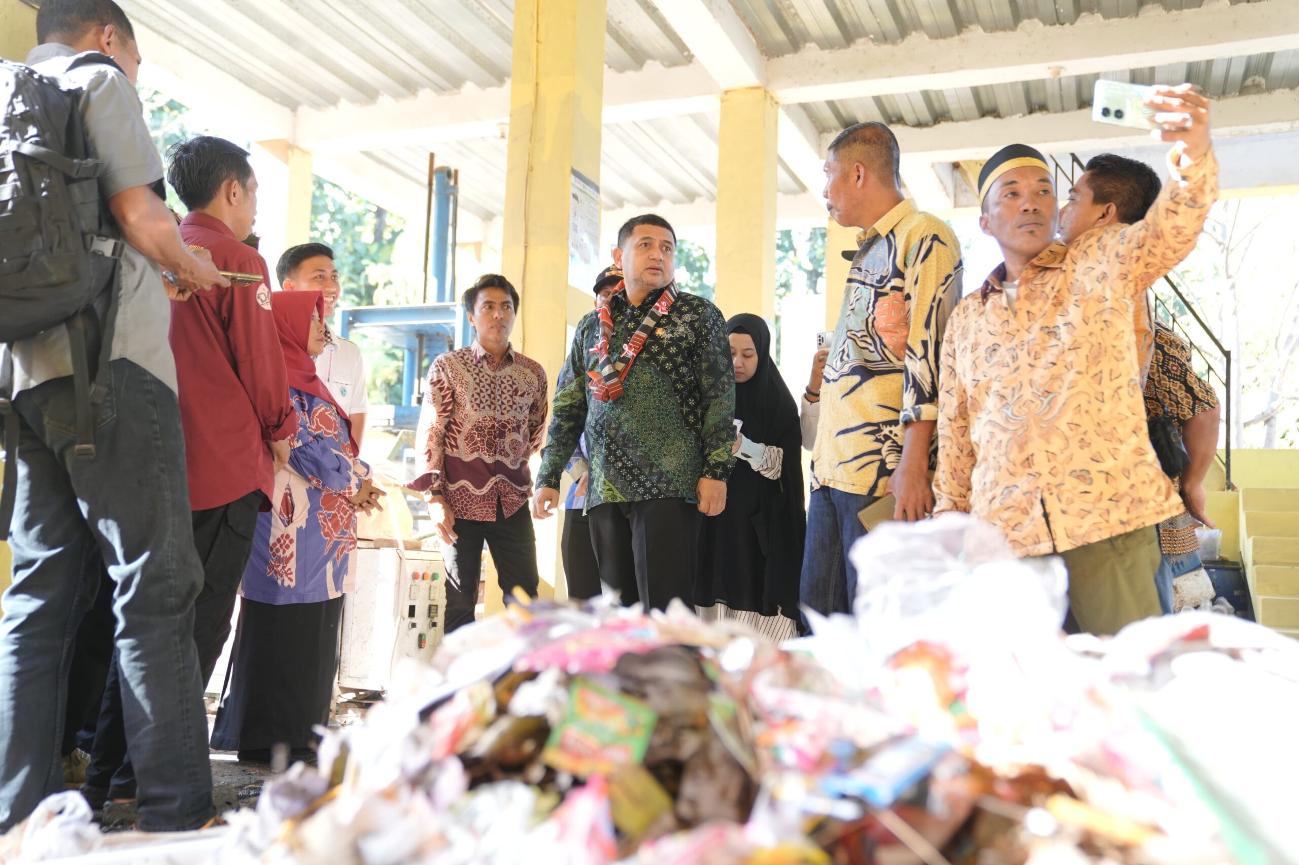 Wali Kota Munafri Tinjau TPS 3R Barrang Lompo