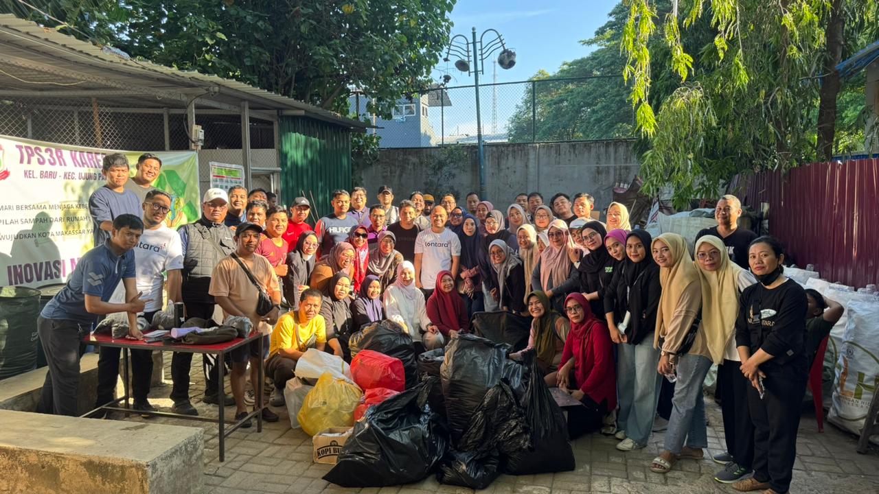 Peringati WCUD 2025, Diskominfo Makassar Gelar Kerja Bakti dan Kunjungi TPS3R