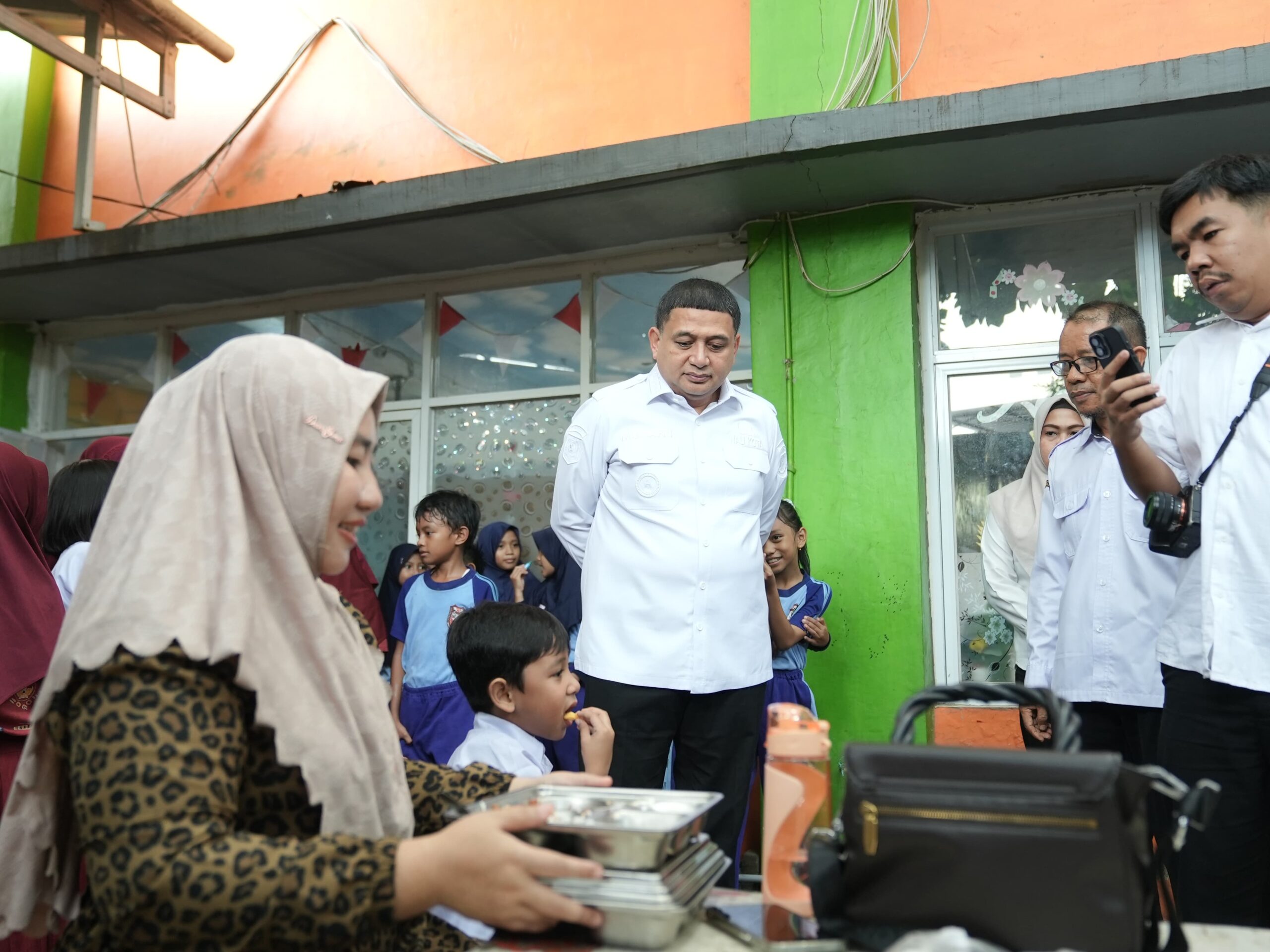 Munafri Geleng Kepala Lihat Fasilitas Rusak dan MBG di Sekolah Monginsidi