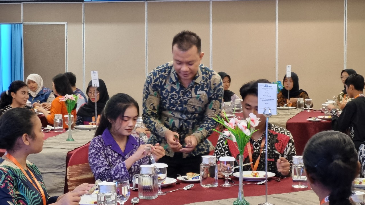 Aston Makassar Menjadi Hotel Favorit untuk Pelatihan Table Manner