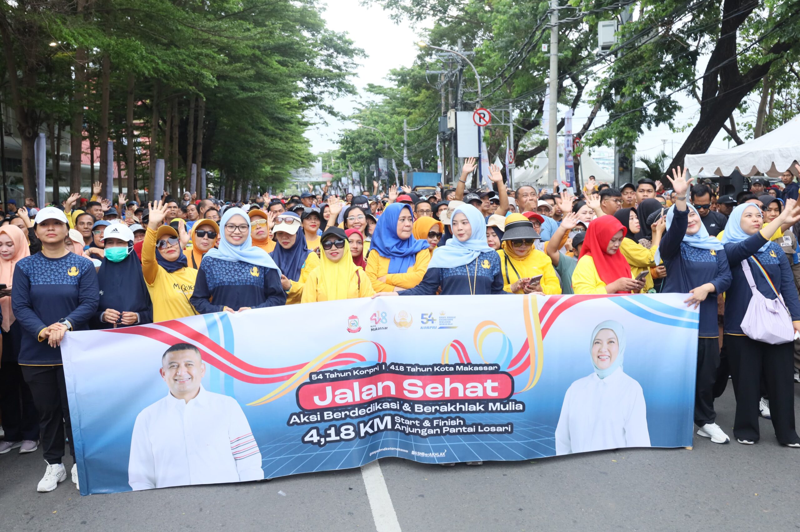 Kepala BKN RI Turut Meriahkan Jalan Sehat HUT Kota Makassar Bersama Munafri-Aliyah