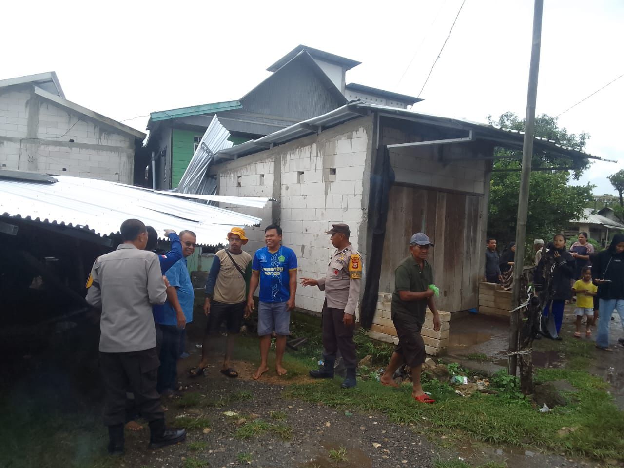 Belasan Rumah di Bantimurung Hancur Diterpa Angin Puting Beliung
