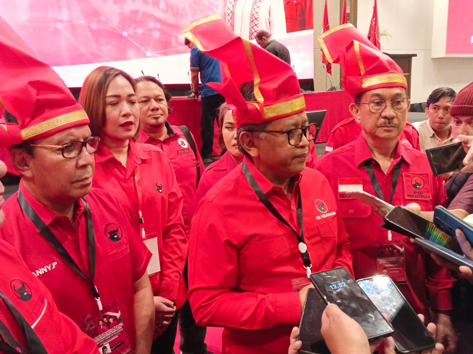 Hasto Dorong Regenerasi di Konferda-Konfercab VI PDIP Sulsel