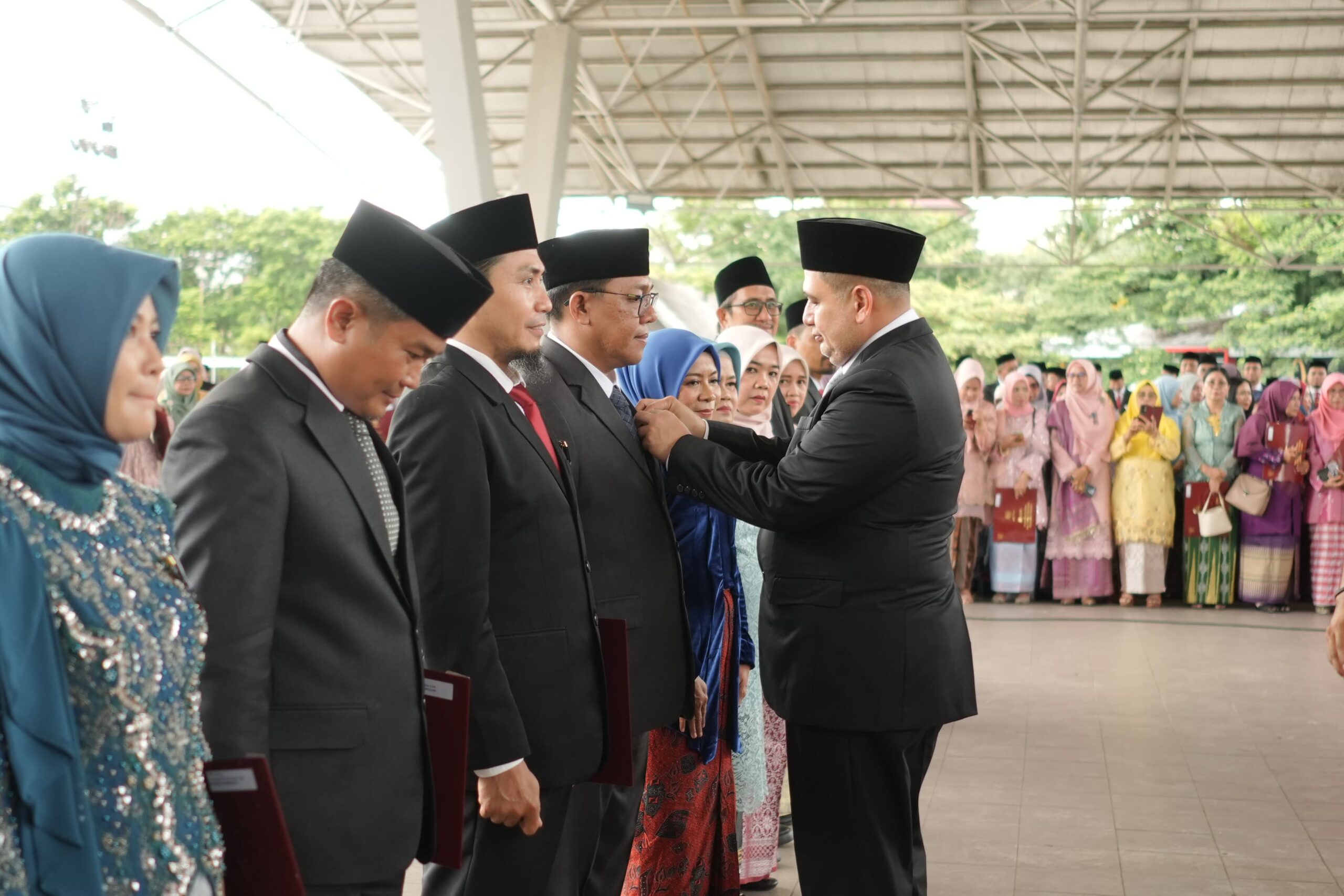 830 PNS Pemkot Makassar Dianugerahi Satyalencana Karya Satya
