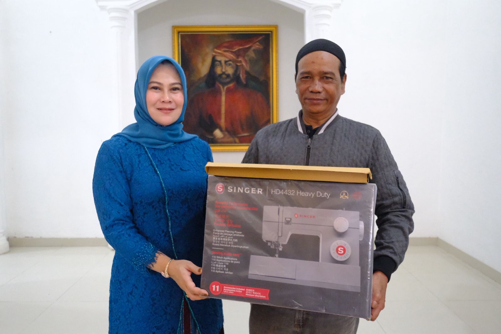 Andi Tenri Indah Salurkan Ratusan Bantuan Alat Usaha untuk Kaum Ibu di Gowa