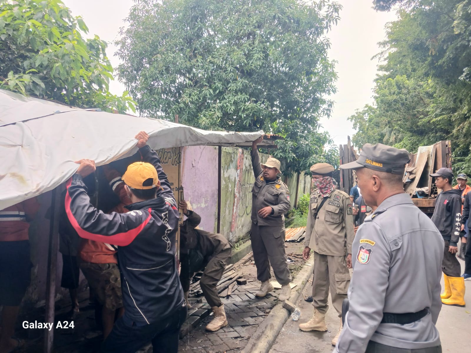 Pemkot Makassar Tertibkan Lapak Liar di Jalan Saripa Raya