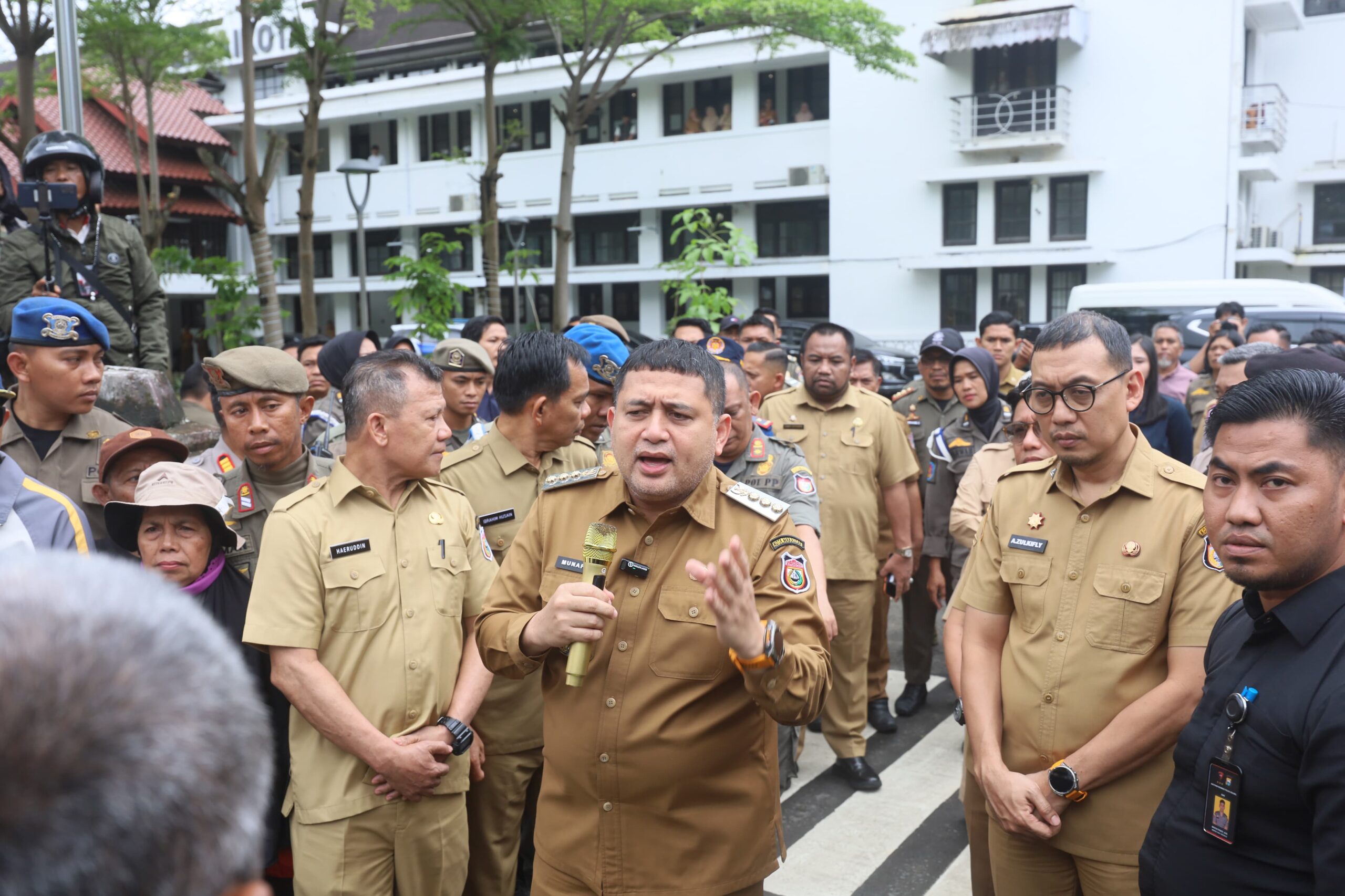 Munafri ke Pedagang Pasar Pabaeng-baeng: Tidak Digusur, Tapi Ditertibkan Demi Keselamatan Bersama