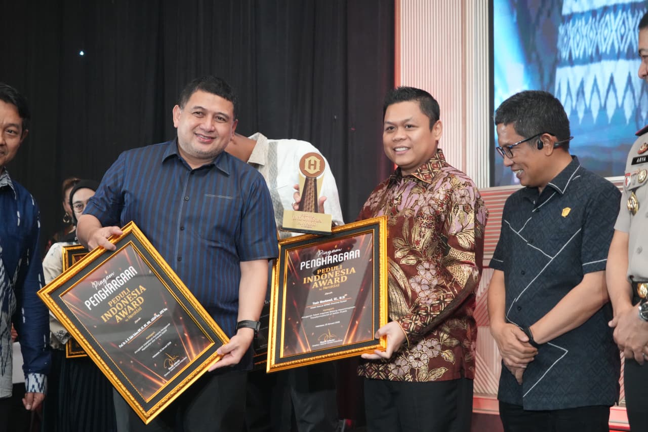 Yasir Machmud Terima Penghargaan Tokoh Inspirasi Kepemimpinan Transformasional