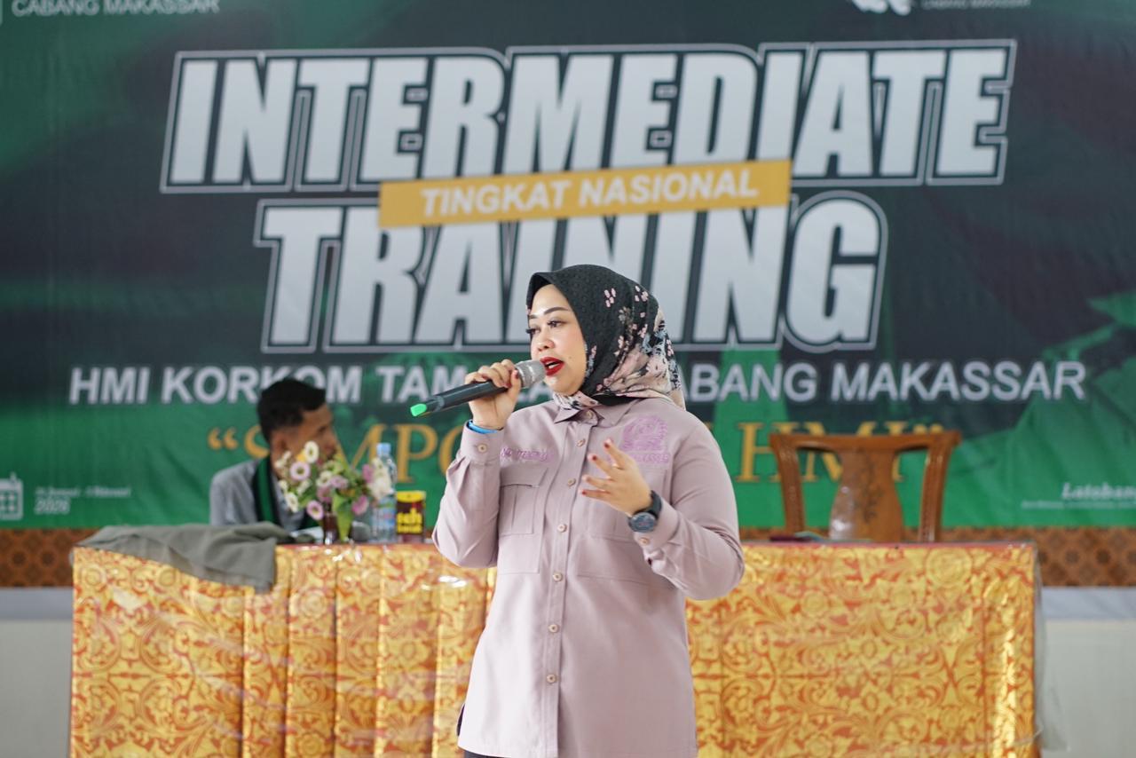 Diskusi dengan Kader HMI, Tenri Uji Idris: Perempuan Harus Mandiri di Rumah, Tangguh di Parlemen