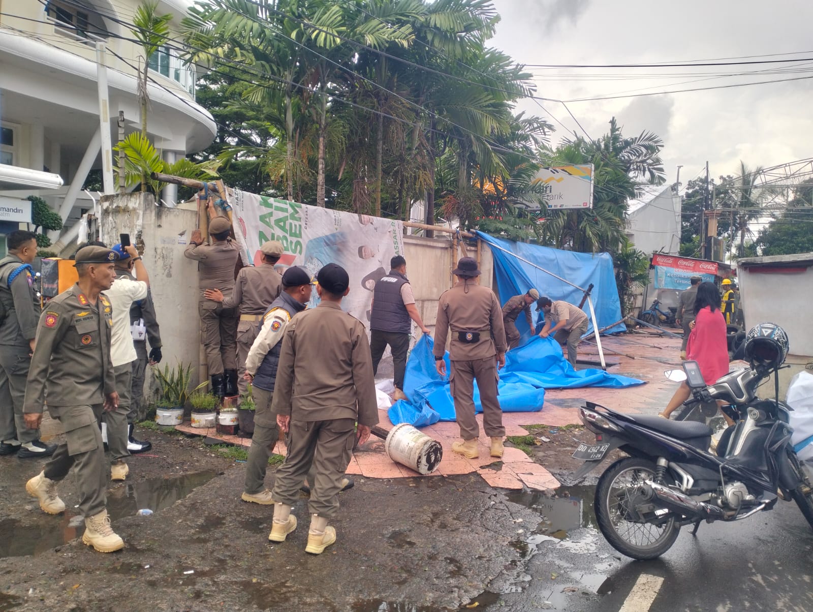 Selama 20 Tahun Berjualan Tutupi Trotoar, Kini PKL Maipa–Datu Museng Direlokasi di Pasar Baru