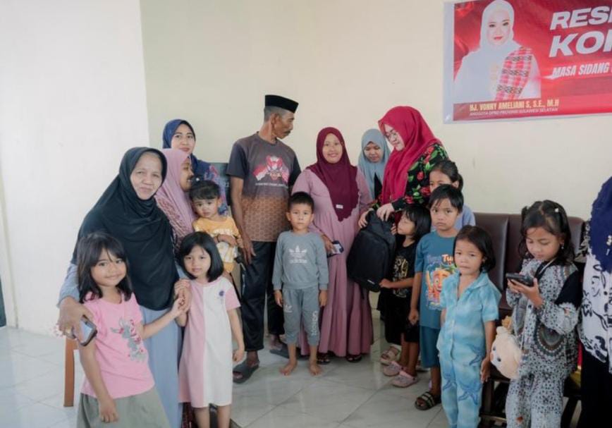 Peduli Pendidikan, Vonny Bantu Peralatan Anak Sekolah Saat Reses