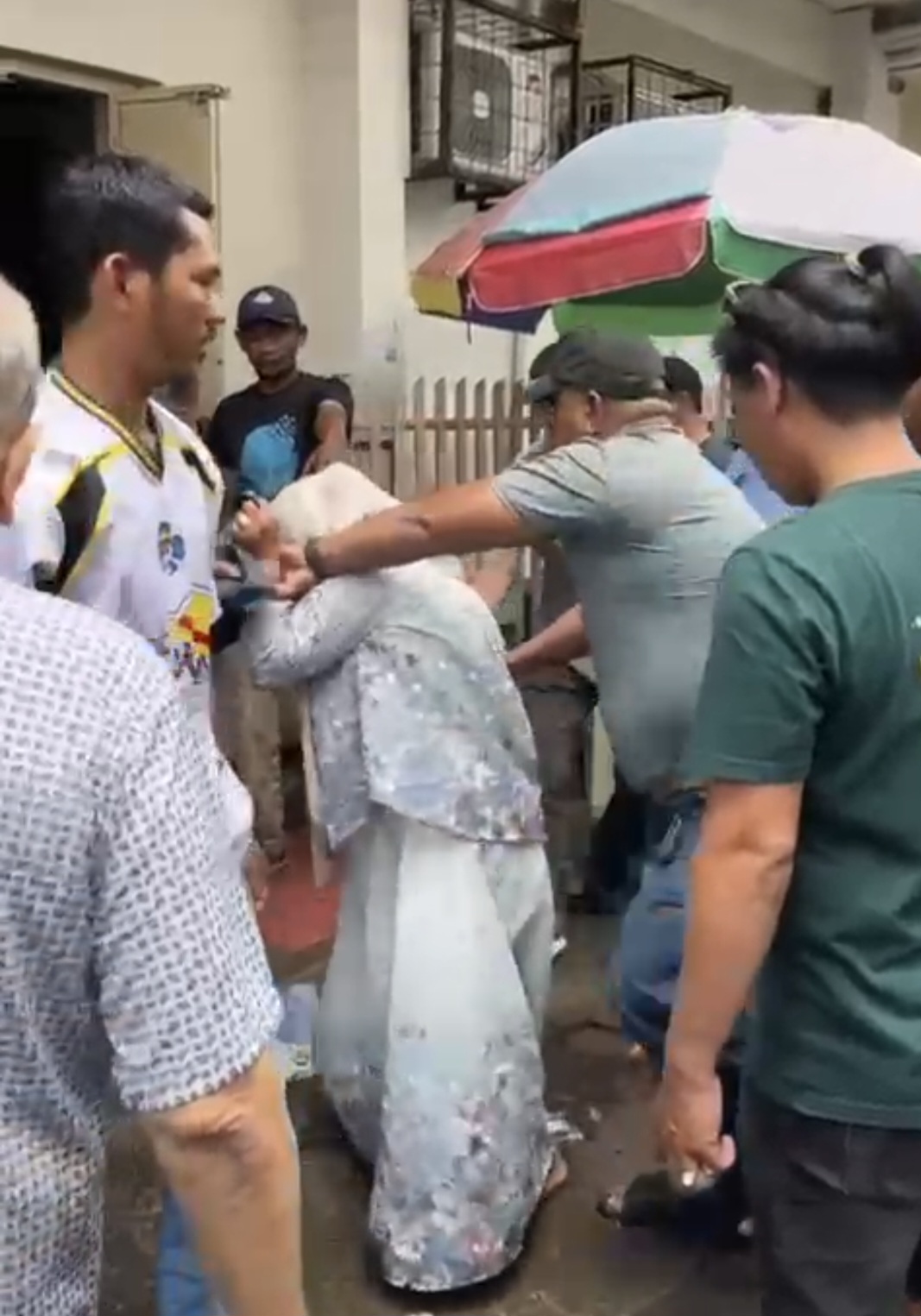 Polisi Amankan Pelaku Pembakar Toko Emas Logam Mulia di Jalan Somba Opu