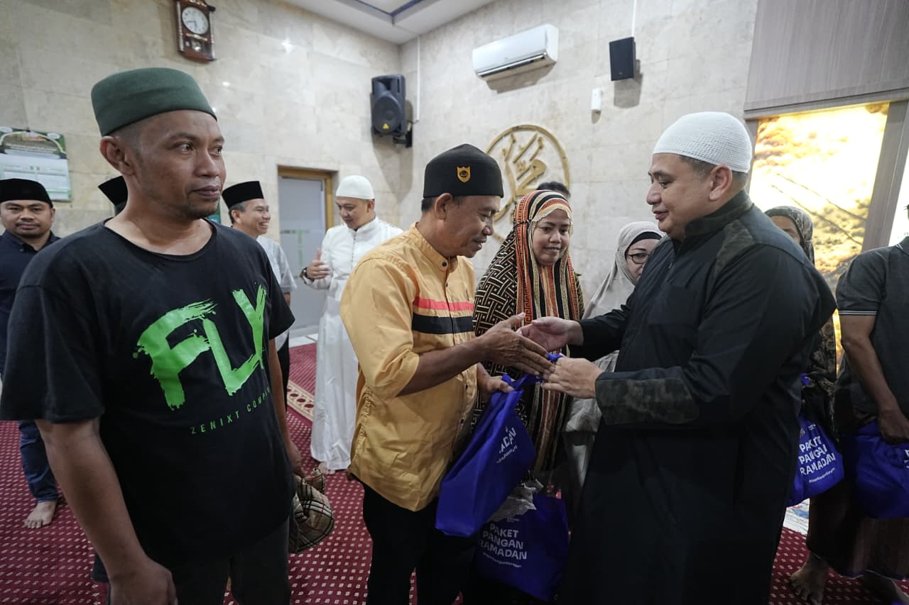 Di Kecamatan Ujung Pandang, Wali Kota Makassar Tekankan Peran Sosial Masjid