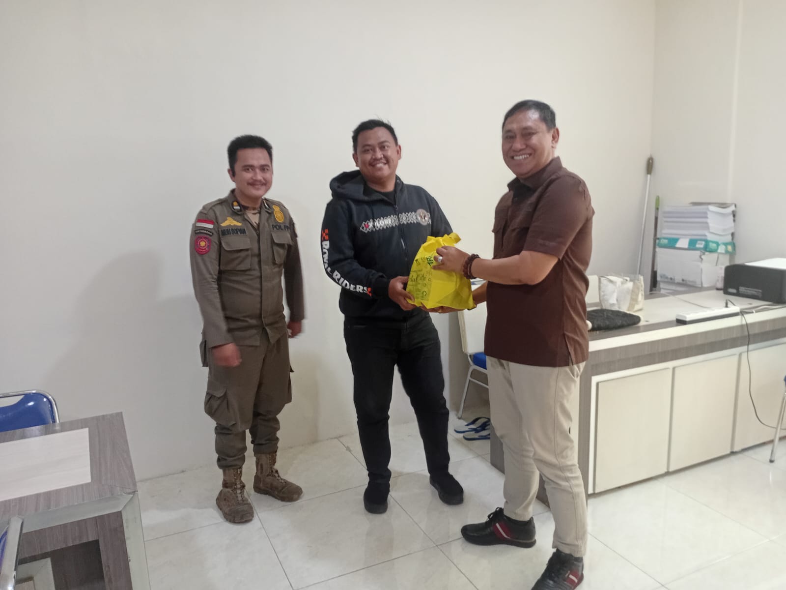 Fraksi Partai Golkar DPRD Sulsel Salurkan Paket Sembako