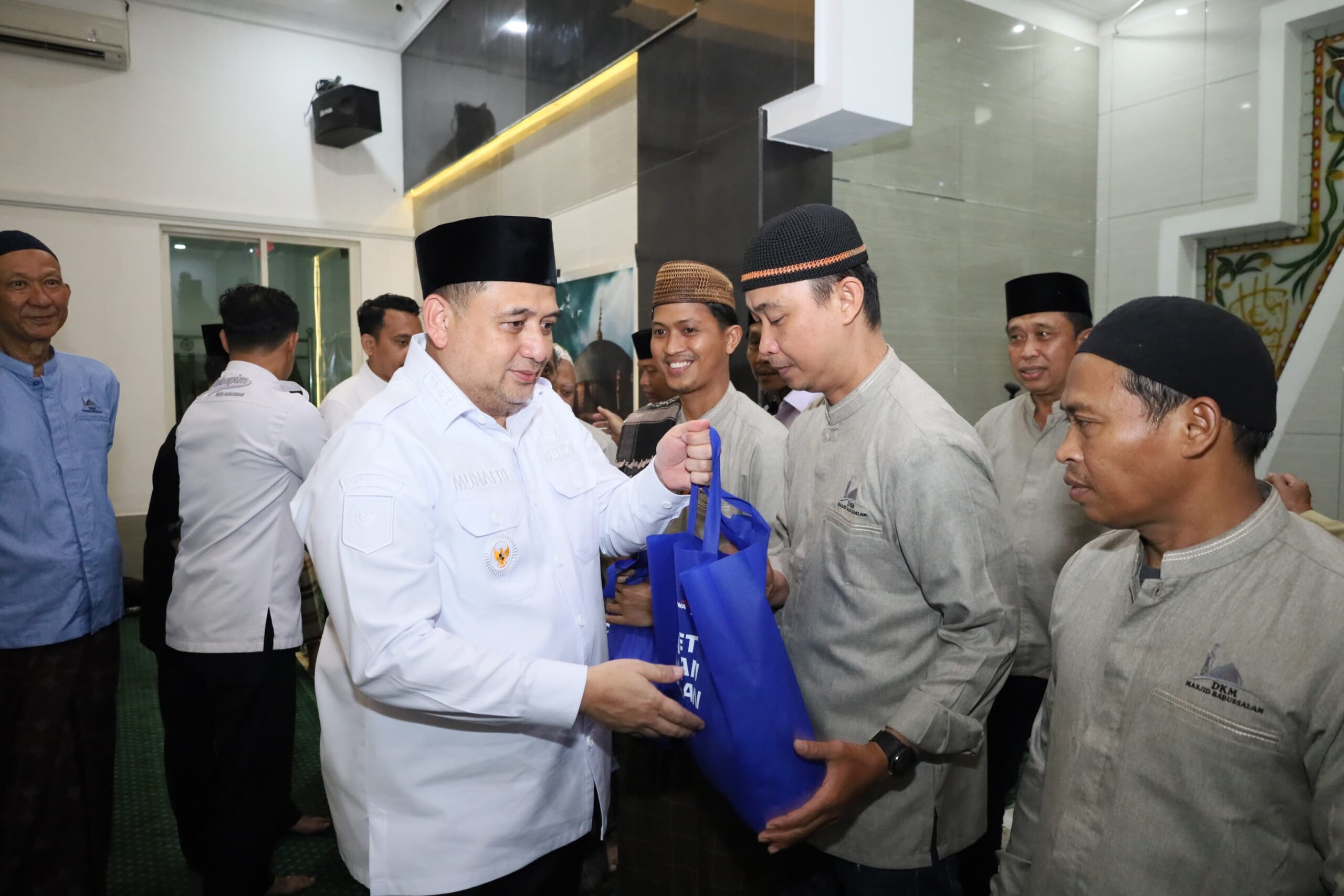 Tarawih Bersama Warga di Rappocini, Munafri Ajak Warga Wujudkan Impactful Governance