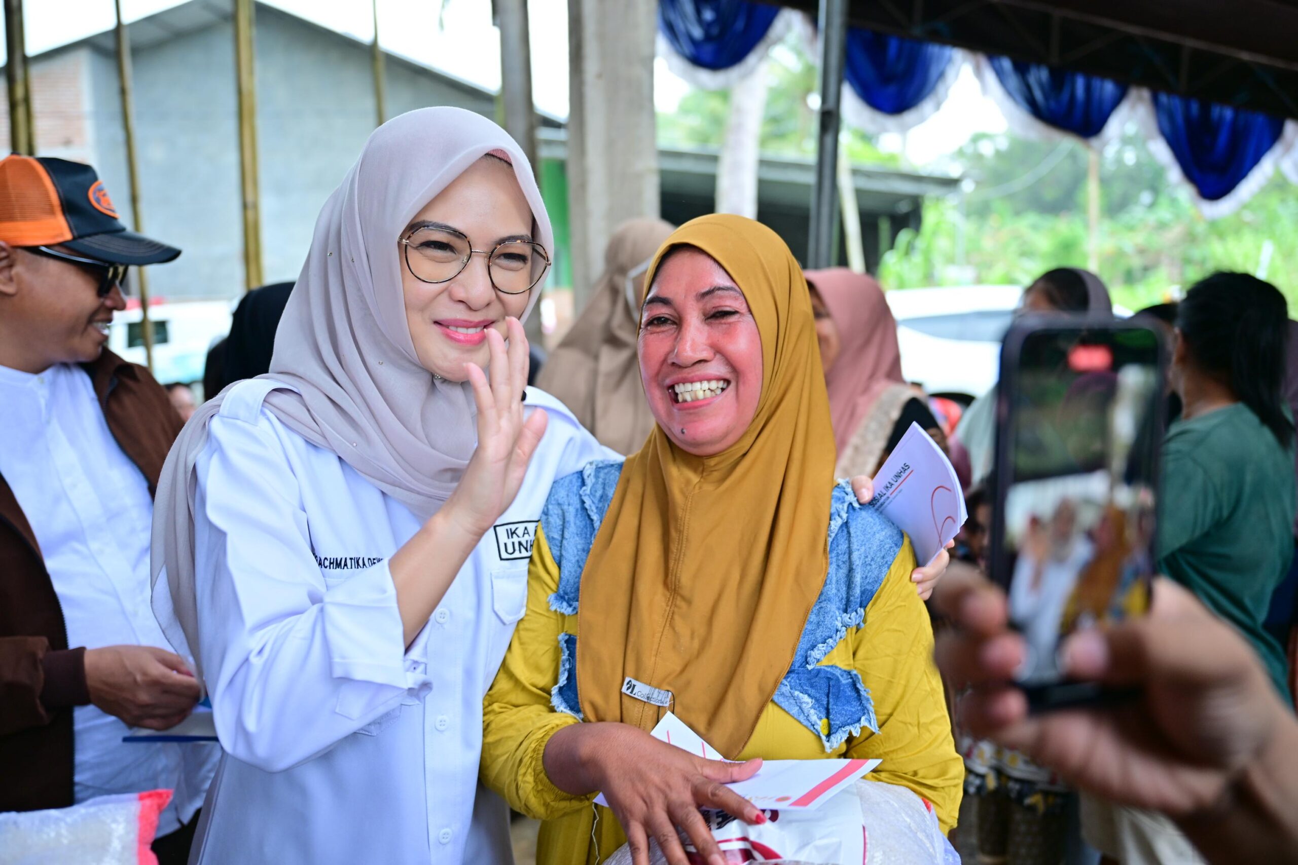 Ketua IKA FKG Unhas Salurkan Bantuan di Kecamatan Tamalate