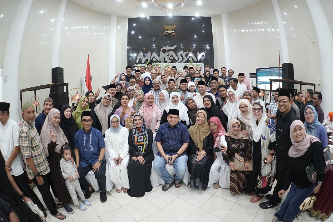 Buka Puasa Alumni SMADA, Wali Kota Makassar Tekankan Peran Alumni untuk Majukan Sekolah