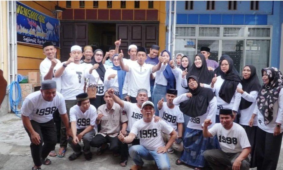 Sisi Humanis Bupati Sidrap, Berbagi Takjil Bersama Teman Sekolah