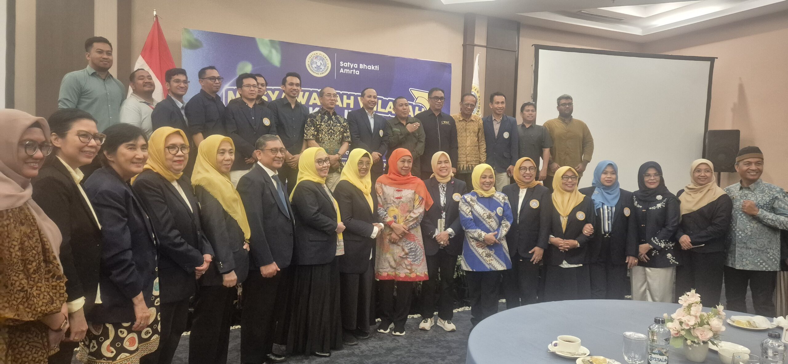 Dihadiri Gubernur Khofifah, Prof Andi Marhamah Terpilih Aklamasi Ketua IKA UNAR Sulsel