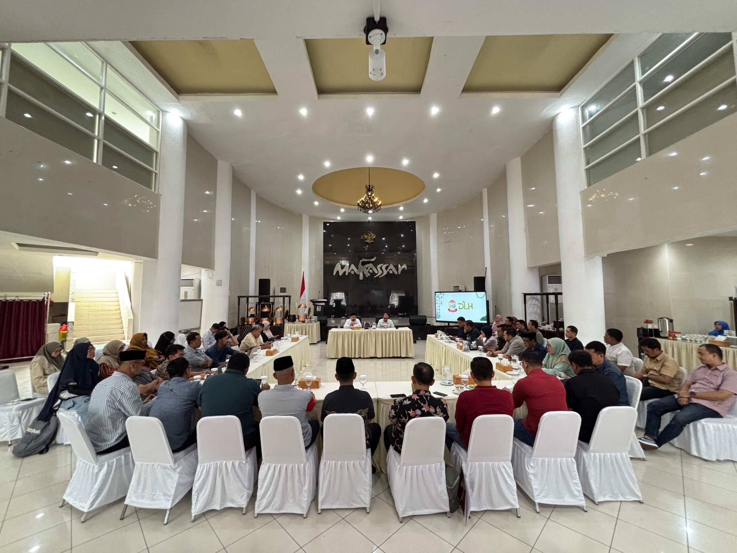 Wali Kota Makassar Pimpin Rapat Strategis Tangani Sampah