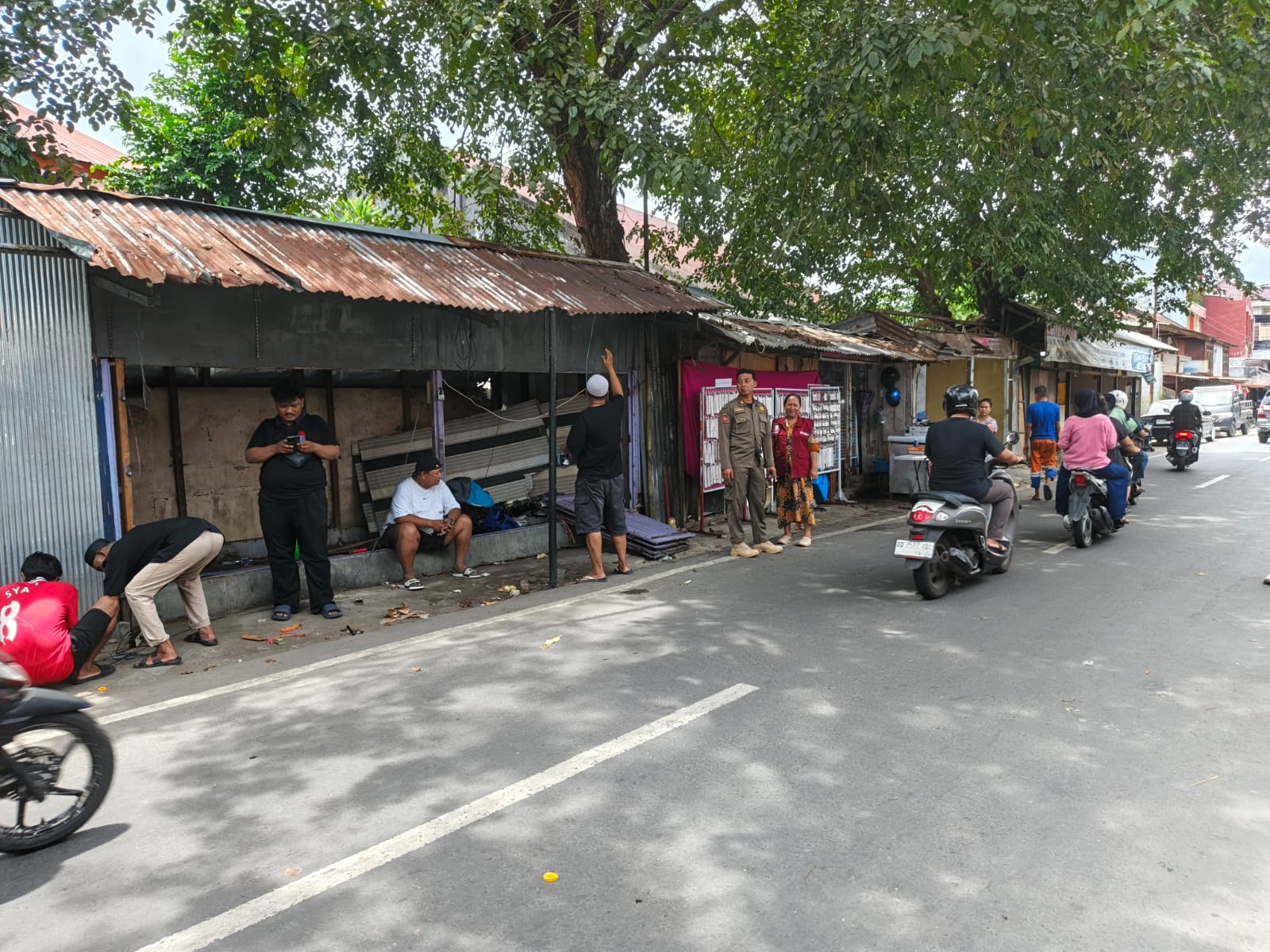 Lapak Liar di Tallo Dibongkar