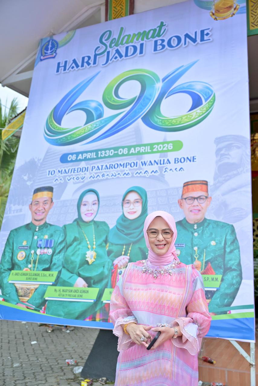 Pakai Baju Bodo Berwarna Pink, Ketua DPRD Sulsel Tampil Menawan di HUT Kabupaten Bone ke-696