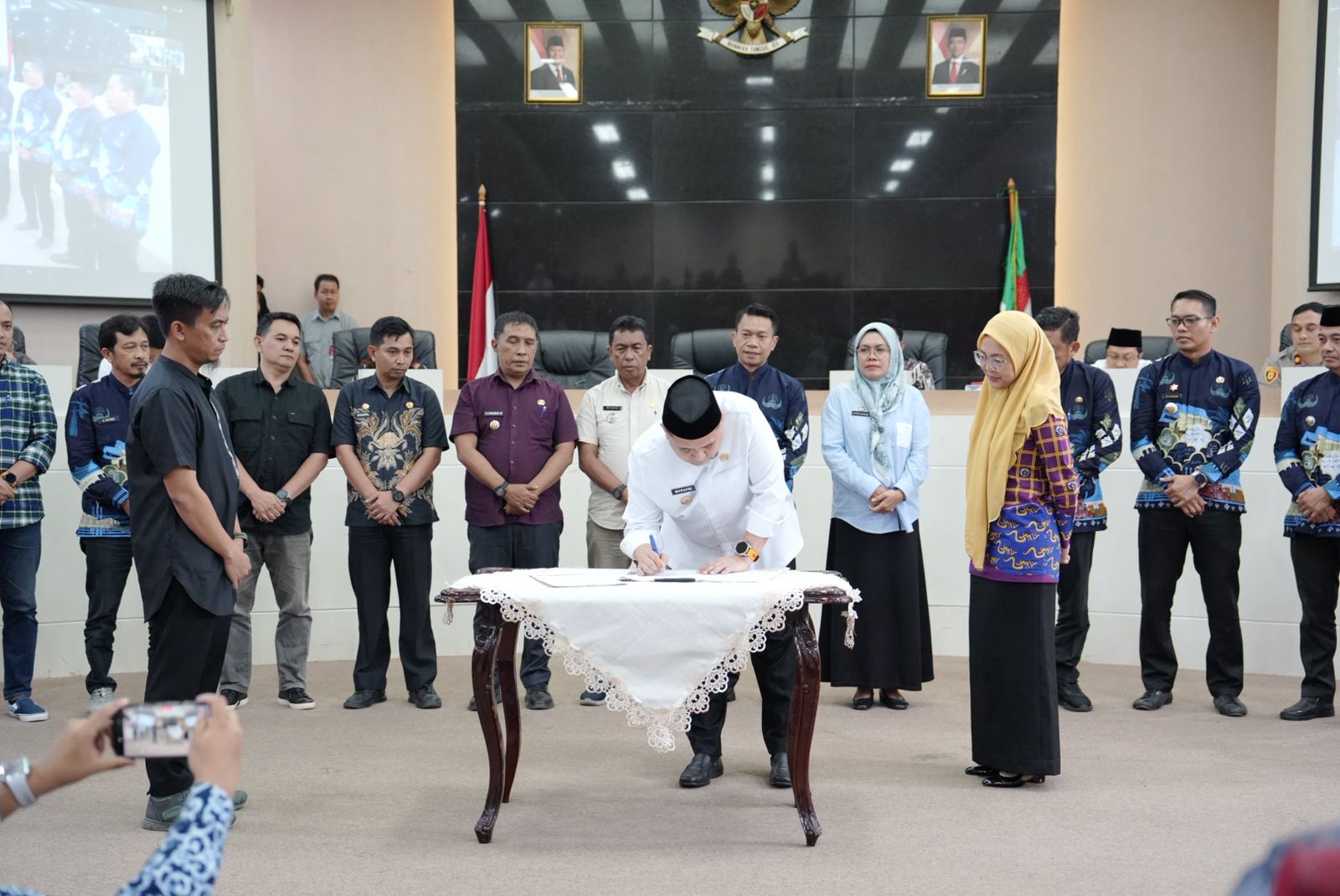 Camat Se-Makassar Teken Komitmen Basmi Sampah, Terapkan Sanitary Landfill di TPA Antang