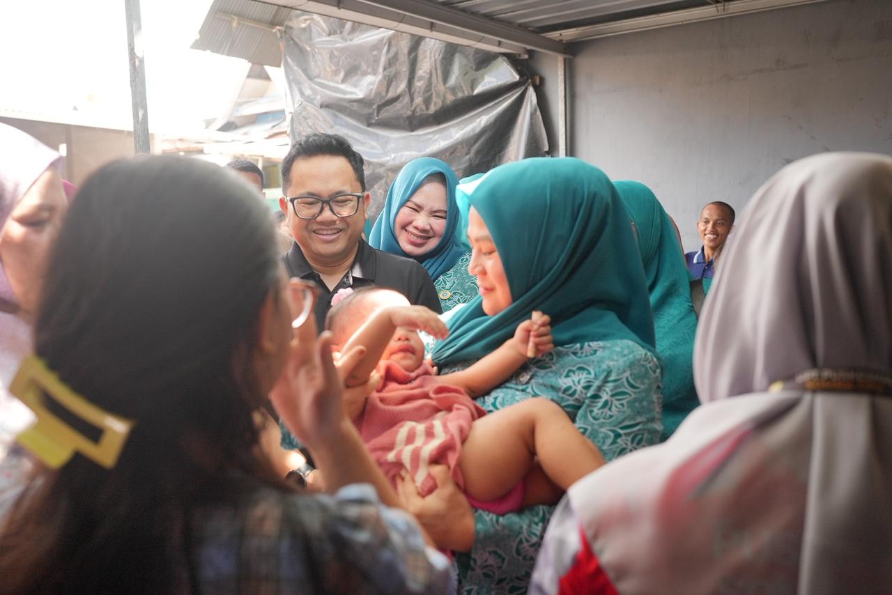 Di Tombolo Darmawangsyah Muin-Indah Ajak Masyarakat Imunisasi Anak secara Lengkap