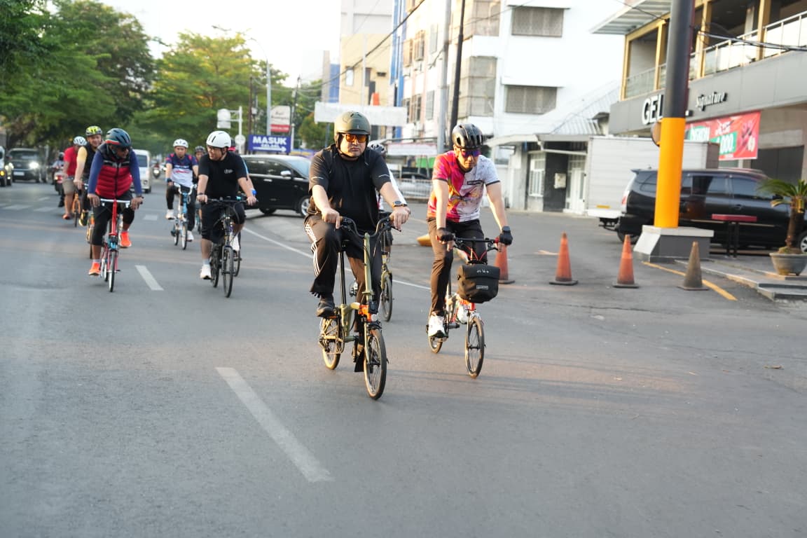 Wali Kota Makassar Gowes Sambil Pantau Kebersihan Kota