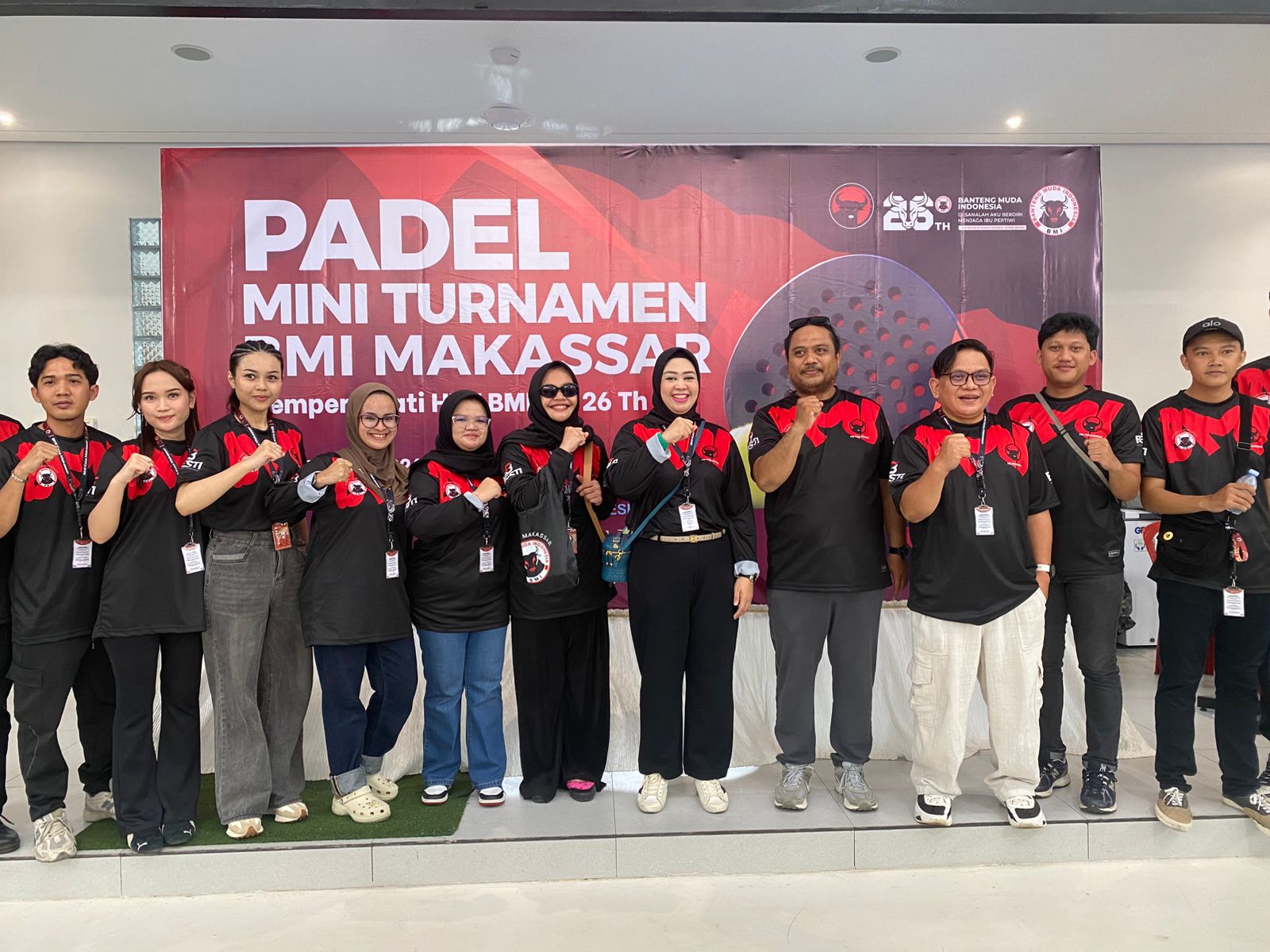 Rayakan HUT ke-26, BMI Makassar Gelar Turnamen Padel dan Aksi Sosial