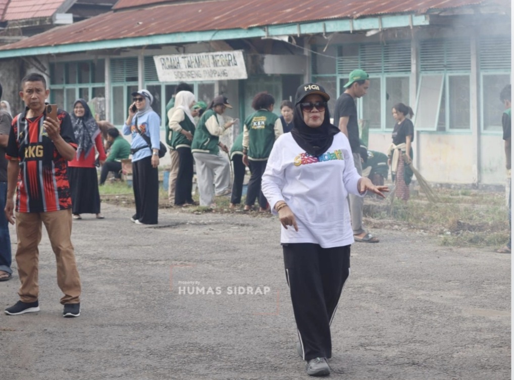 Pimpin Kerja Bakti di Panca Rijang, Wabup Nurkanaah Harap Berkelanjutan