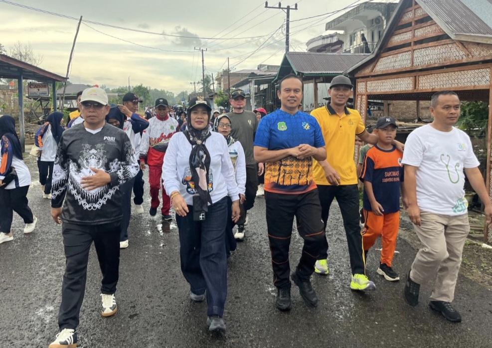 Gerak Jalan Santai di Pitu Riase, Perkokoh Kolaborasi Demi Kemajuan Pendidikan