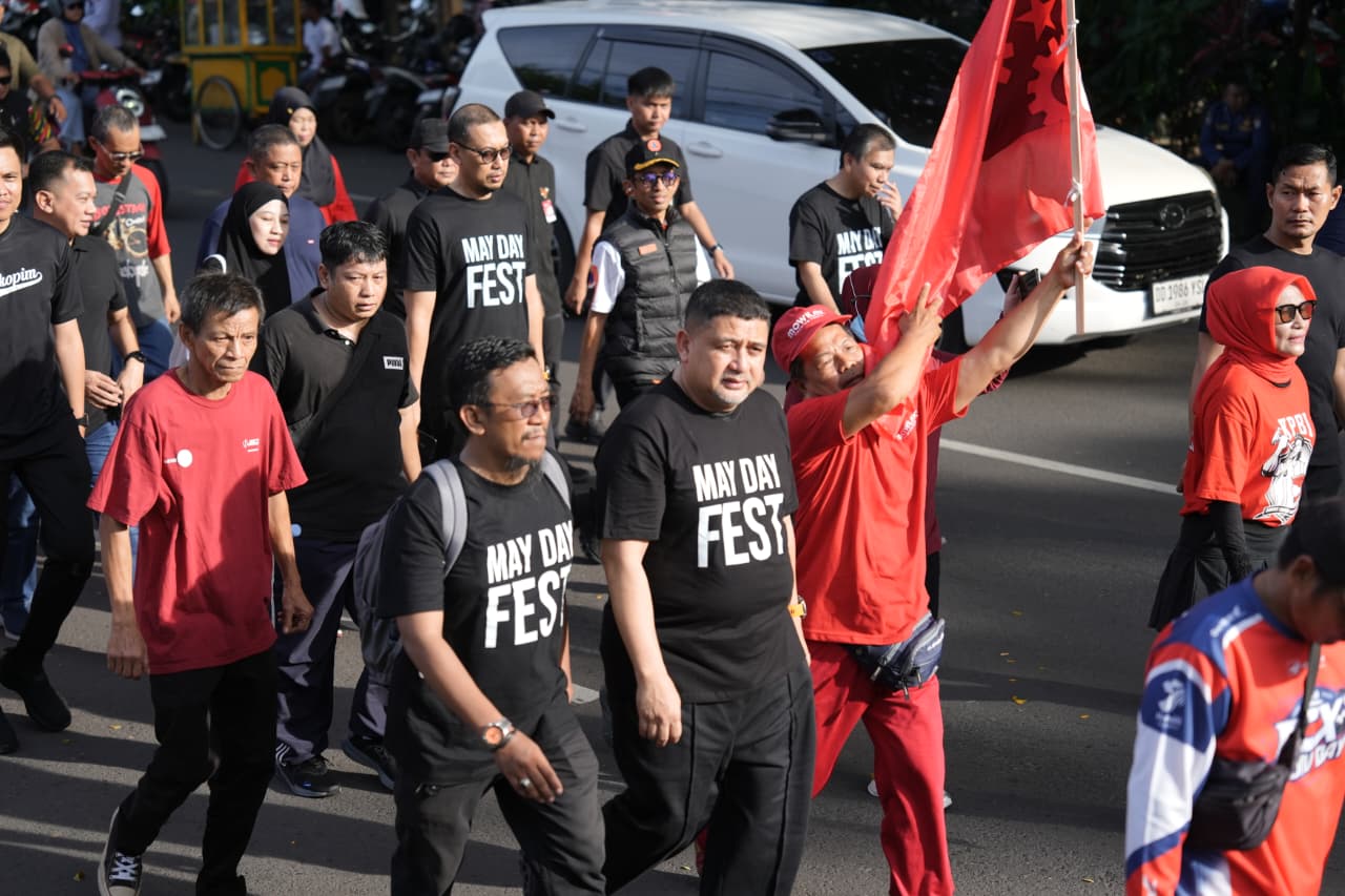 Gaya Munafri-Aliyah Rangkul Ribuan Buruh Makassar Lewat Fun Walk May Day 2026