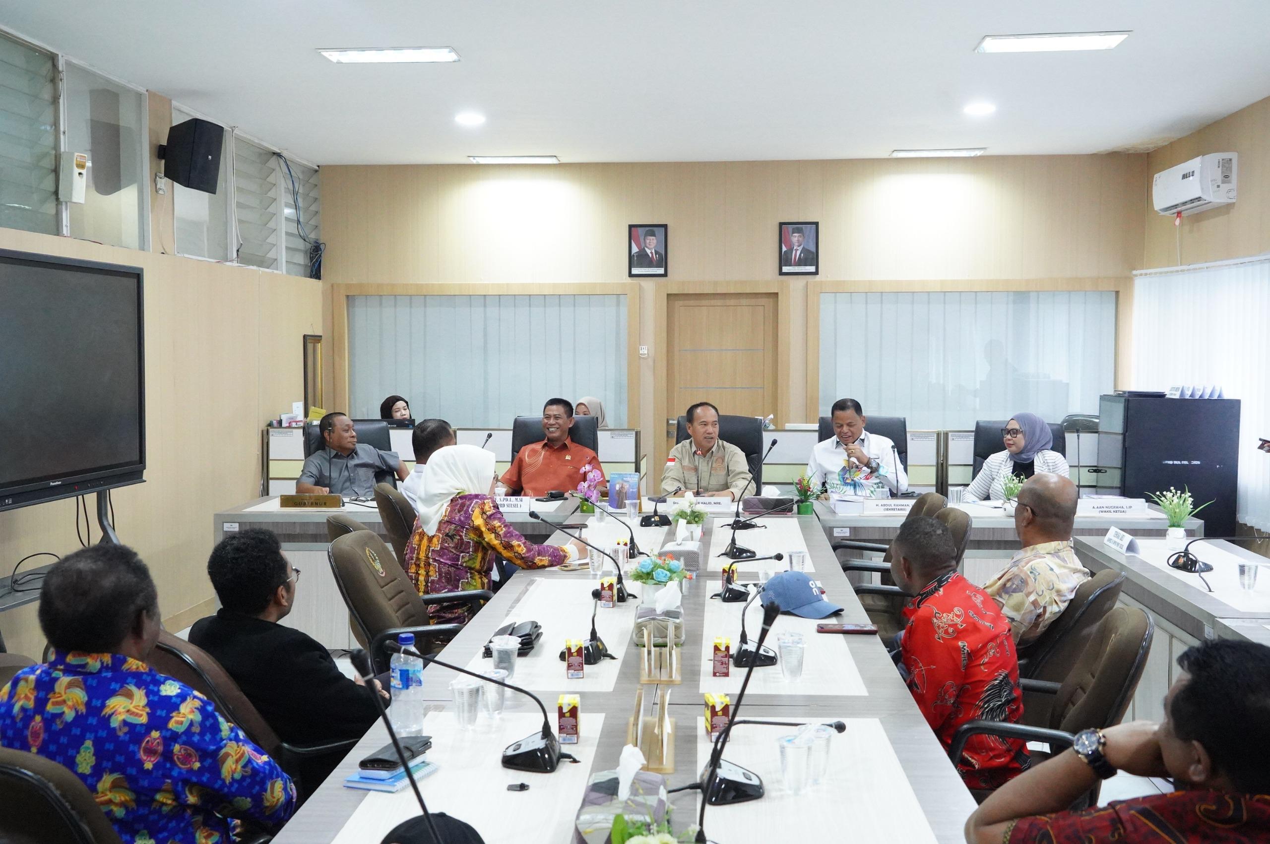 Dipimpin Fredrik Marlisa, Rombongan DPRP Papua Barat Daya Kunjungan Kerja di DPRD Sulsel Galih Peningkatan PAD