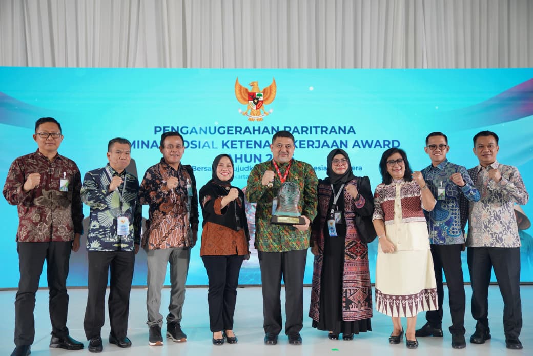 Wali Kota Munafri Terima Penghargaan Paritrana Award, Bukti Komitmen Lindungi Pekerja Rentan