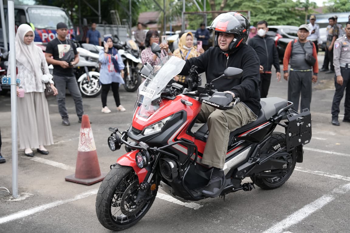 SIM C1 Hadir di Makassar, Wali Kota Appi Langsung Coba Lintasan Uji Berkendara